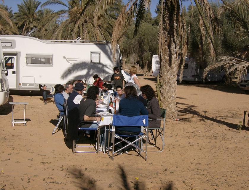 tavolata a Ksar Ghilane, Tunisia