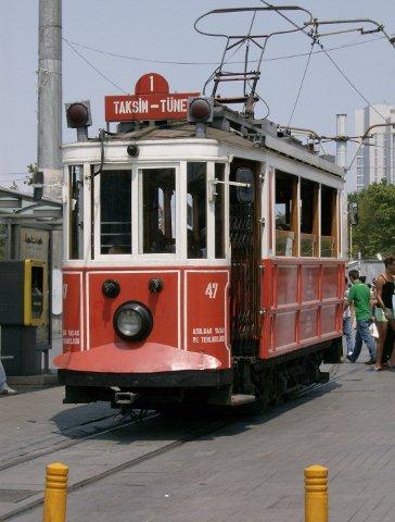 Tramvai in piazza Taksim