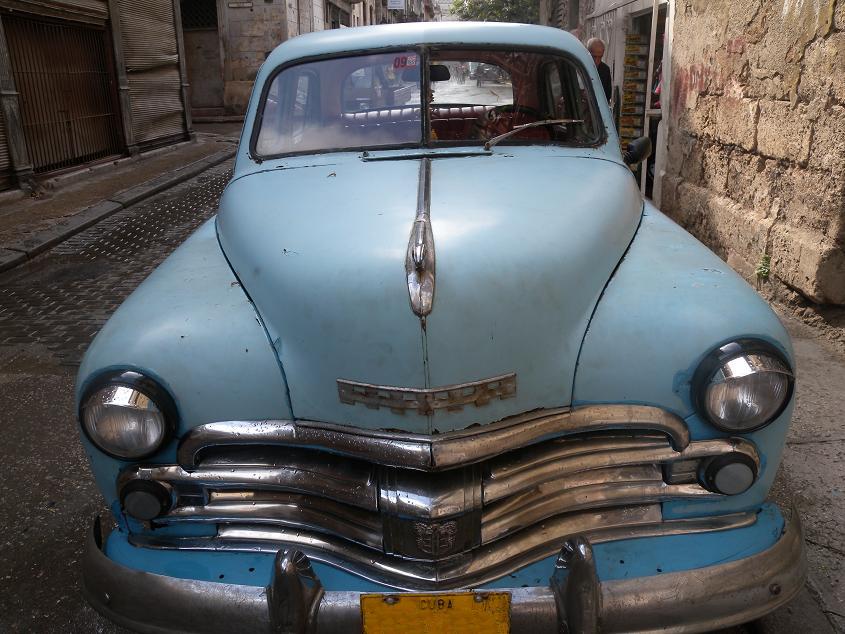 Auto anni '50 girano ancora per l'Havana